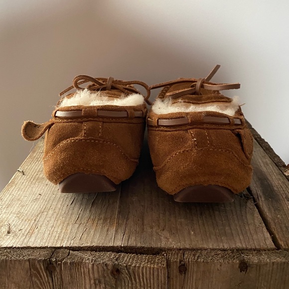 Fireside by Dearfoams Parke Genuine Shearling Moccasin Slipper - Picture 7 of 7
